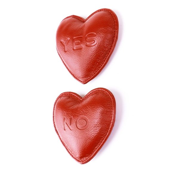 Marc by Marc Jacobs YES NO Heart Paper Weight Red COLLECTIBLE - Picture 5 of 7